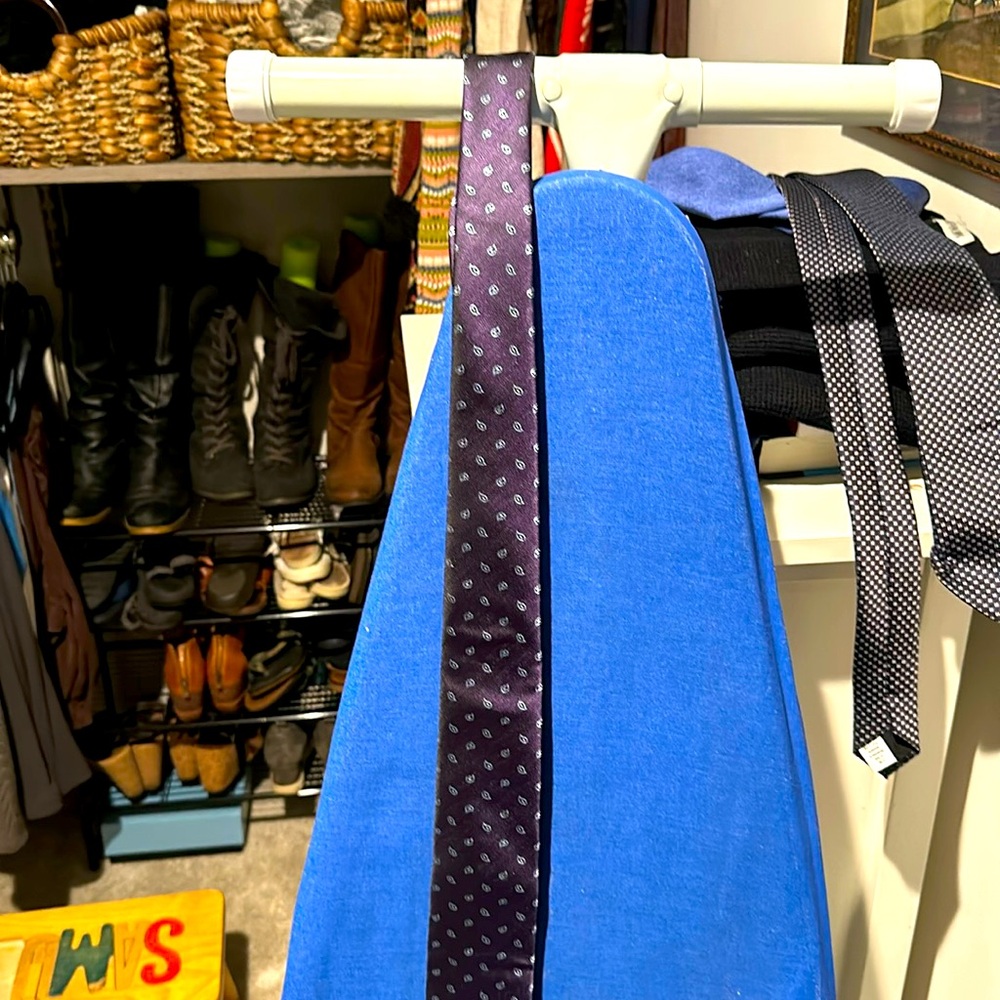 Brand new Perry Ellis tie